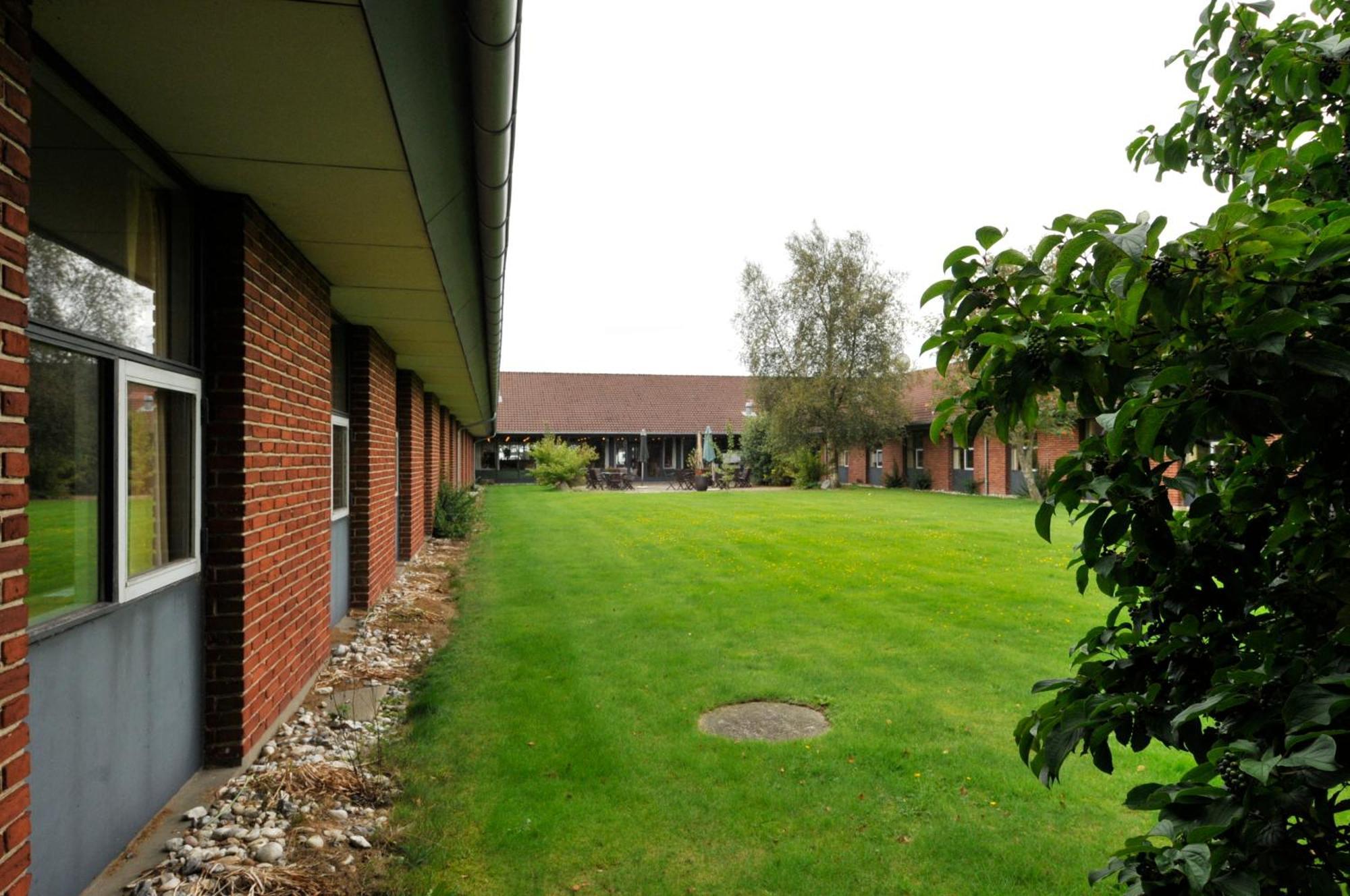 Hotel Lynggaarden Herning Exterior foto